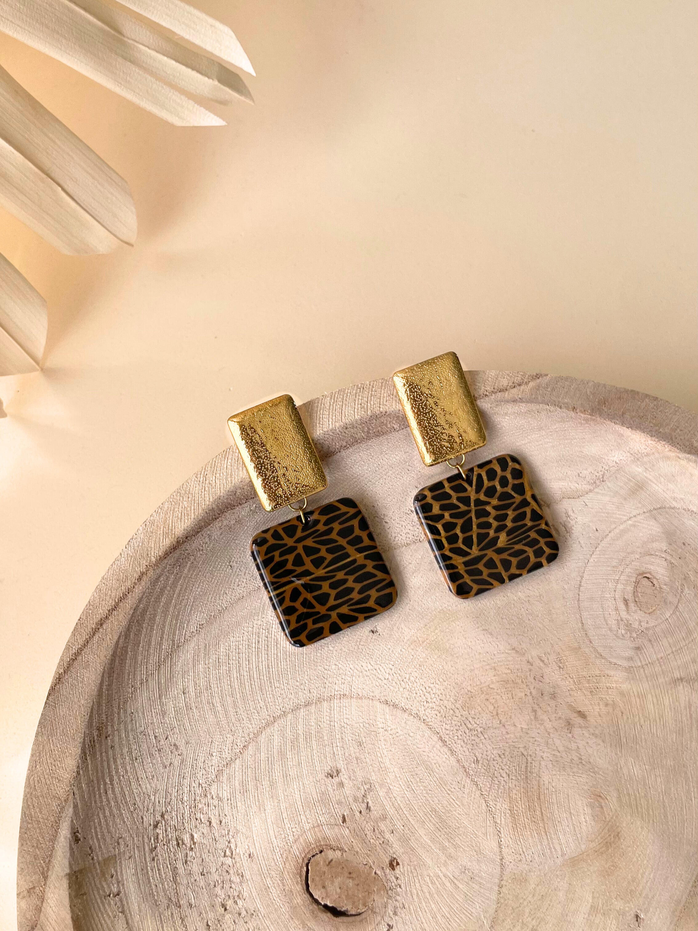 Brincos Beverly Preto & Dourado