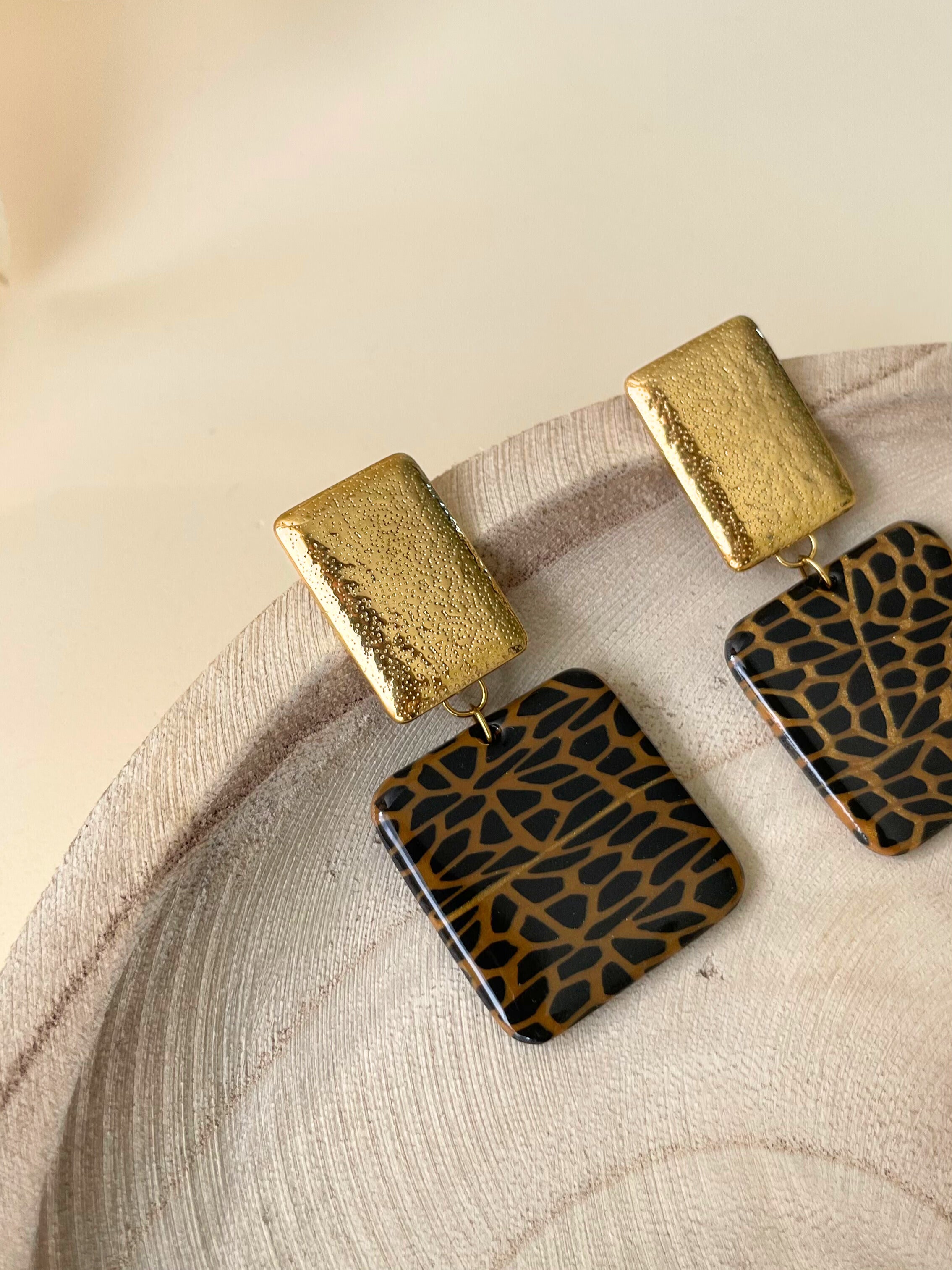 Brincos Beverly Preto & Dourado