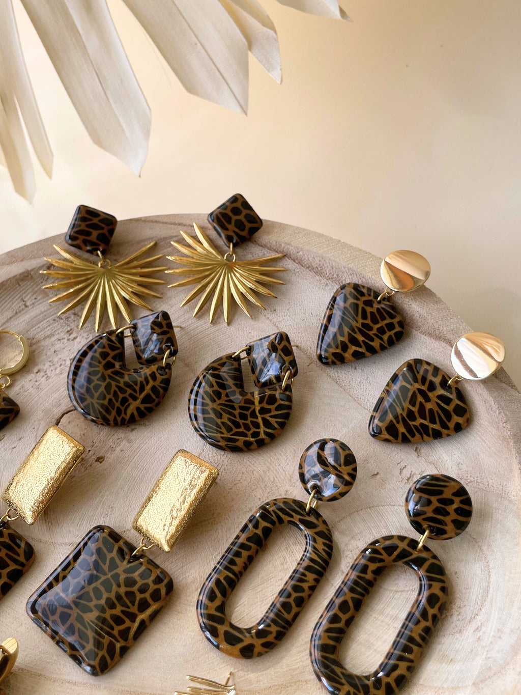 Brincos Ancara Preto & Dourado